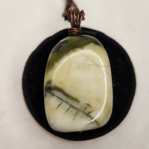 70s Serpentine Stone Pendant - Picture 3 of 11